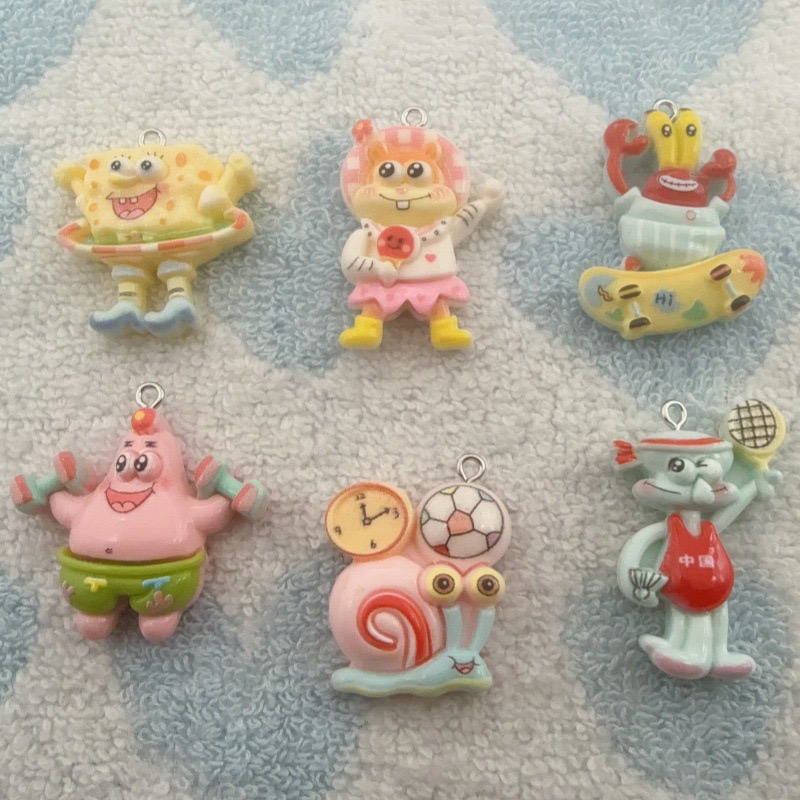 Party Games Spy - 10 buah liontin resin kartun, anting-anting